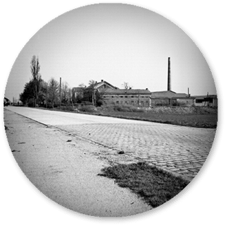 Schwarz-Weiß-Aufnahme der thermochemischen Fabrik der Stadt Wien in Kaiserebersdorf. © Wiener Stadt- und Landesarchiv