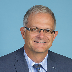 Porträtbild Miklos Papp.